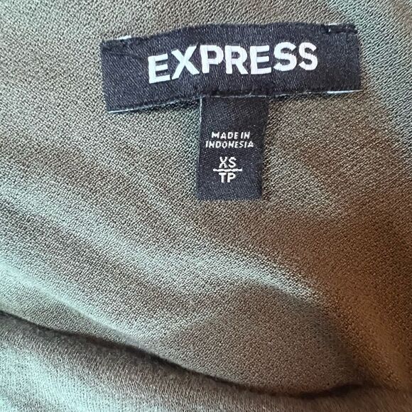 Express ruffled smocked flowy crop top size XS - Picture 5 of 6